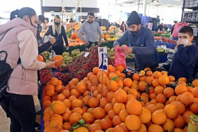 Finike'de getiimiz yl mays aynda yaanan ar scaklk dnyaca nl Finike Washington cinsi portakalnn devasa bymesine yol at. Neredeyse hentbol topu byklne ulaan ve tanesi 1 kilo arla kadar kan portakal grenlerse gzlerine inanmyor. 